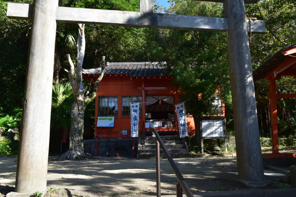 野島神社の鳥居と社